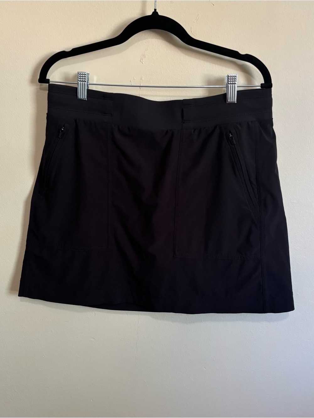 Athleta Chelsea Cargo Skort Black Size 10 Zip Pocket Athletic Skirt